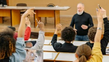 How do I improve clarity in an informative essay?