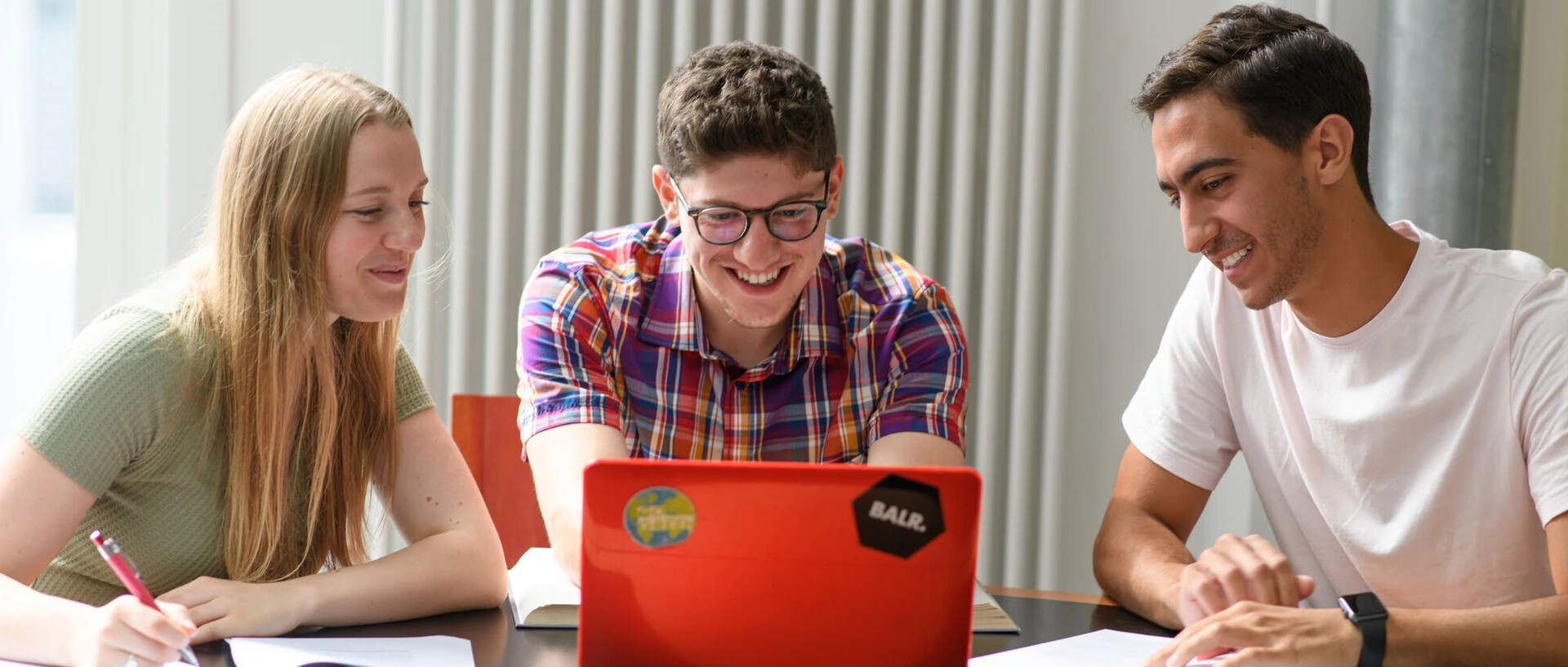 How to Start an Essay Effectively with a Strong Opening