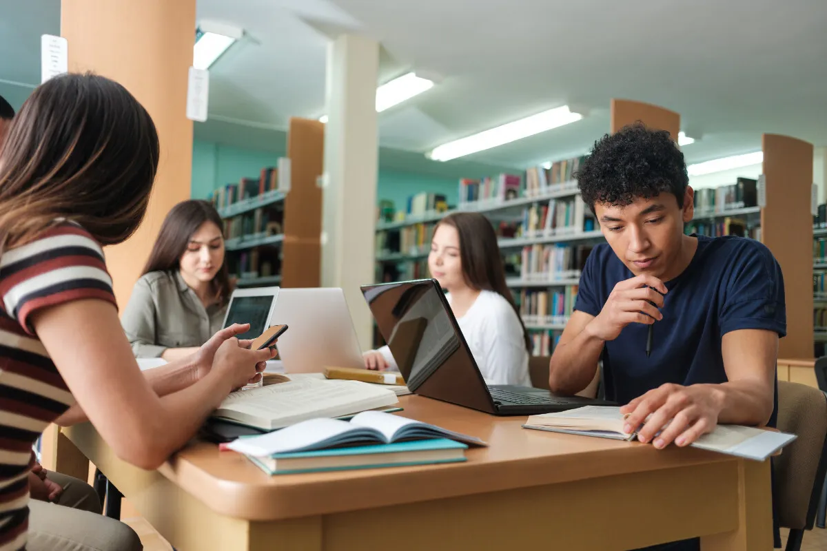 What Are the Steps to Writing a Book Review Essay?
